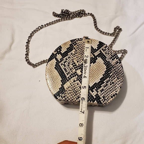 Hard case  round snake skin print round bag - Picture 5 of 14